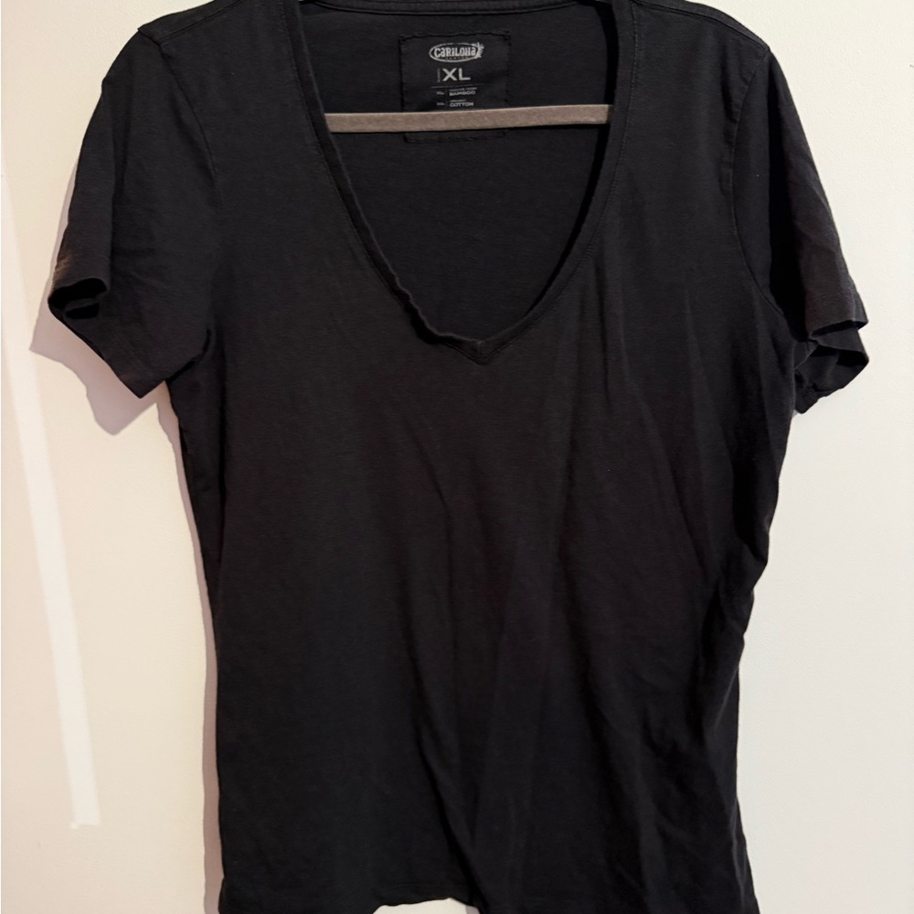 Cariloha Casual Black V-Neck Women's Top